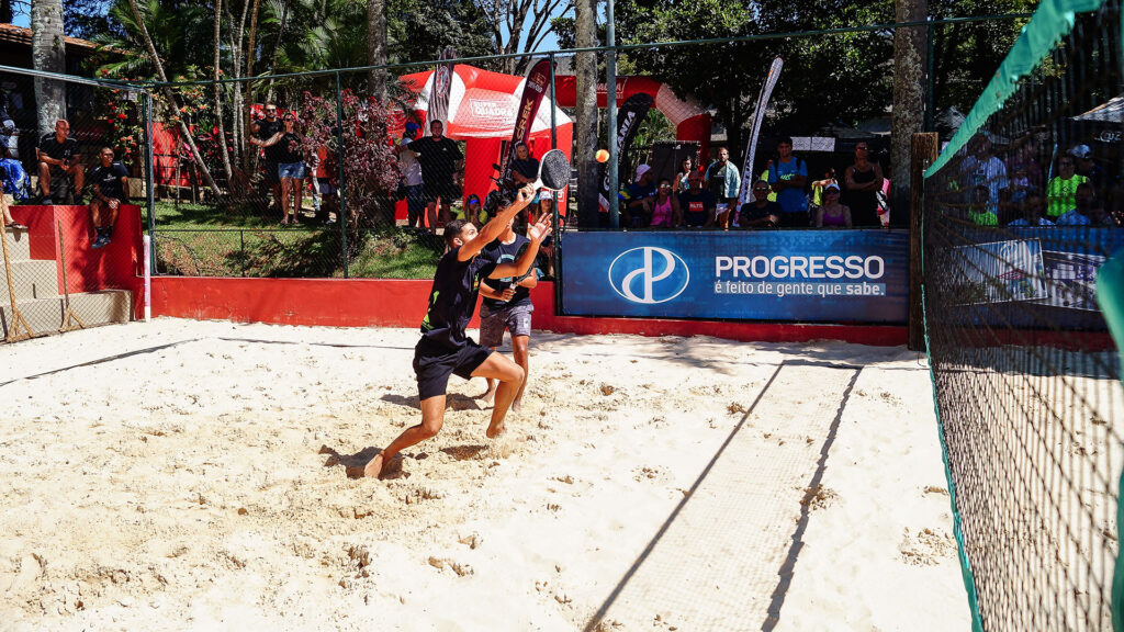 Como a escolha do piso de areia influencia na jogabilidade